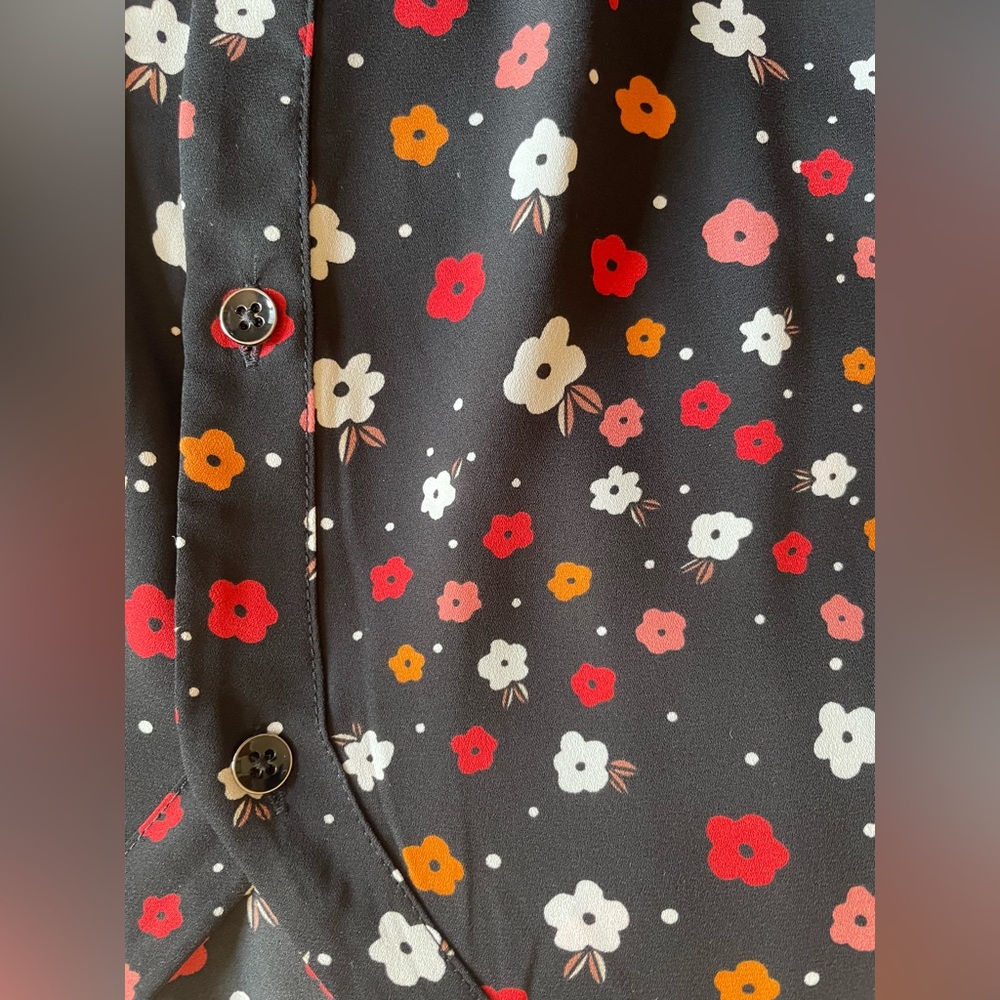 💚Floral Cabi v-neck button up blouse